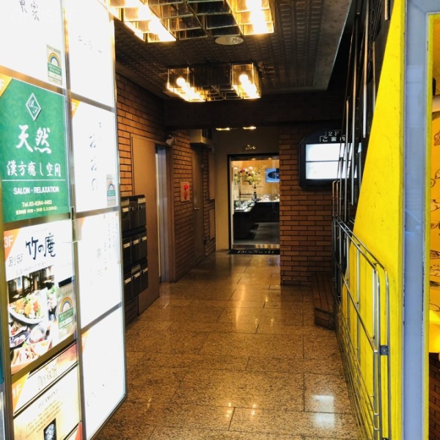 成田屋ビル エントランス