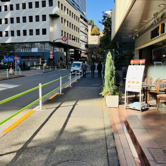 青木ビル 全面歩道