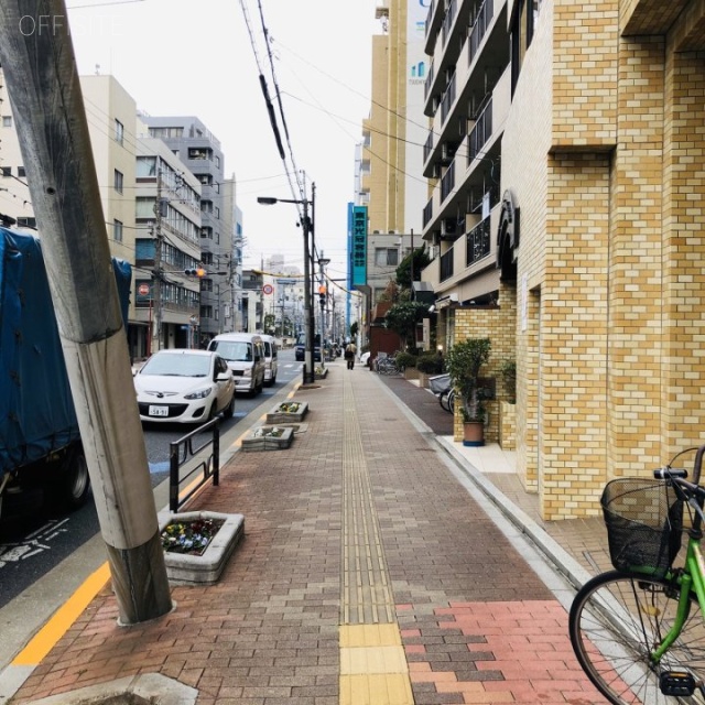 ライオンズマンション上野松ヶ谷 ビル前面道路