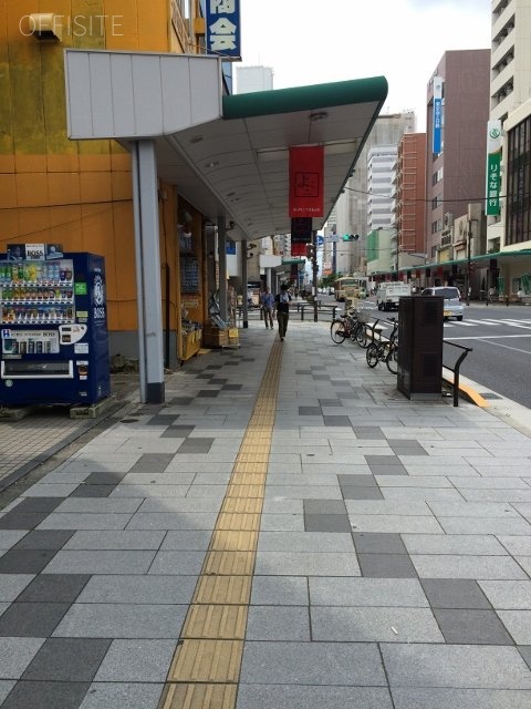 丸多屋ビル ビル前面道路