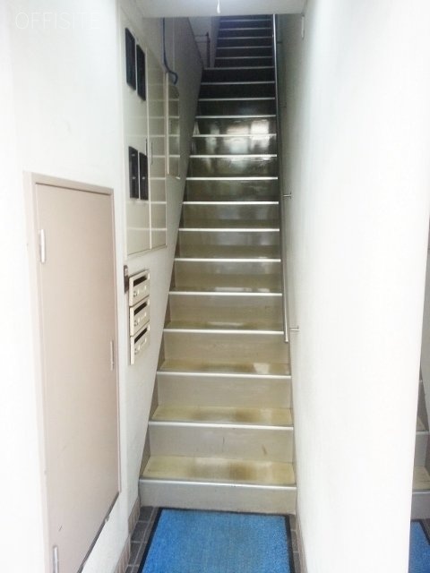 染谷ビル 階段