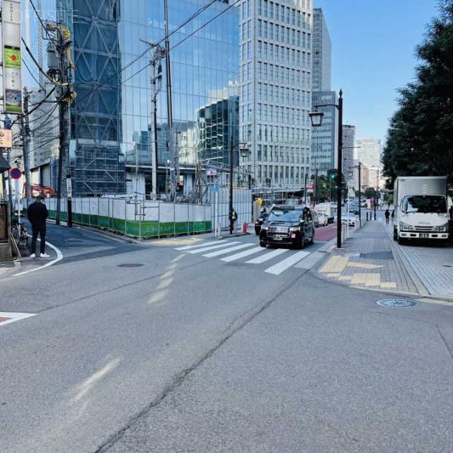 松屋ビル 前面道路