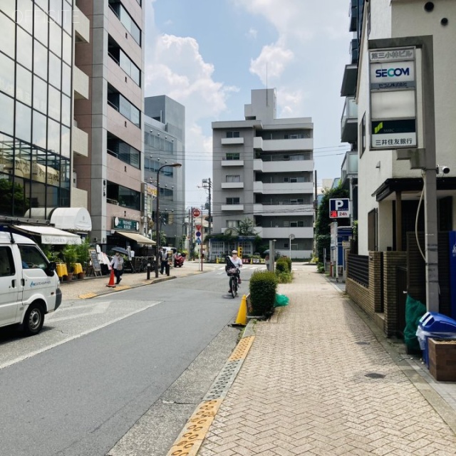 第三小林ビル ビル前面道路