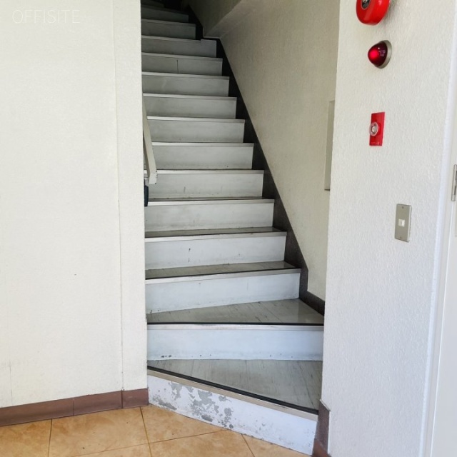 西新橋二丁目ビル 階段