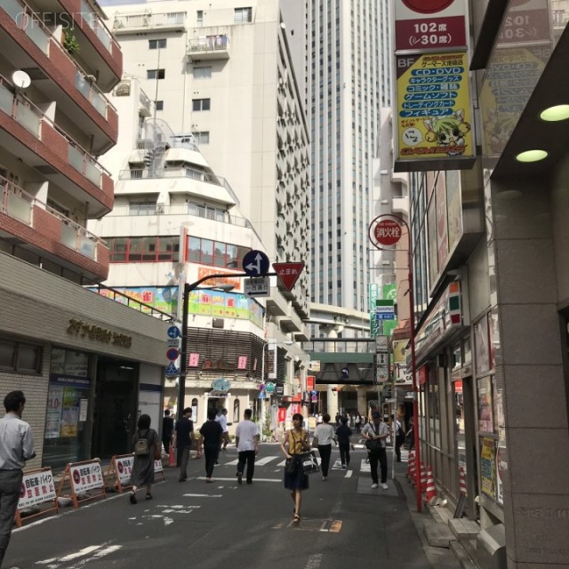 スタック池袋ビル　ビル前面道路
