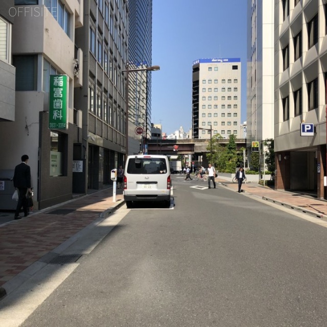 ラヴィエント東上野　ビル前面道路