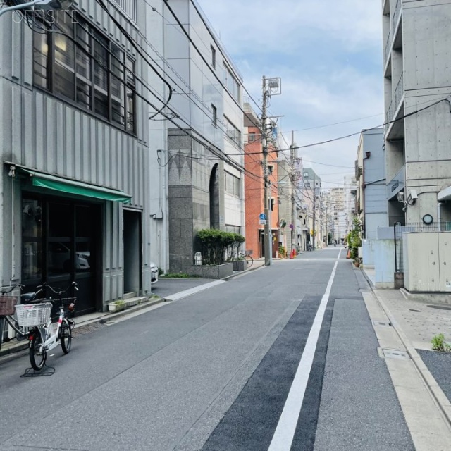 ミツヤビル ビル前面道路