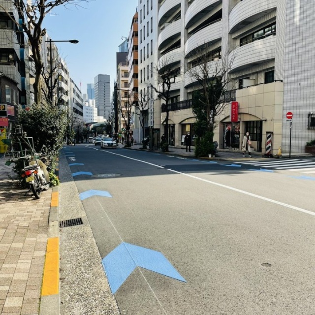 平河町コート ビル前面道路