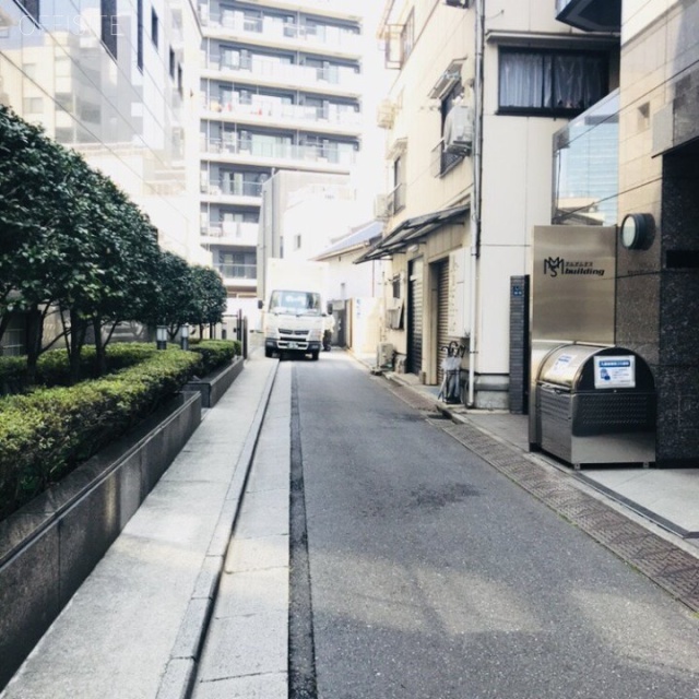 エム・エム・エスビル ビル前面道路