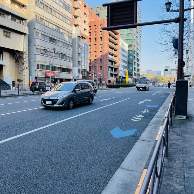 麹町1丁目3番地ビル ビル前面道路 新宿通り