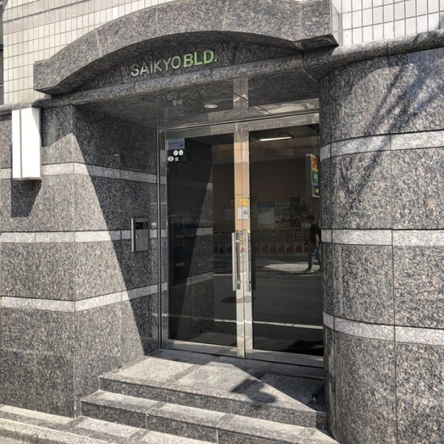 西京ビル エントランス