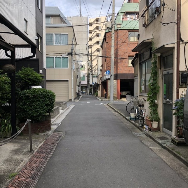 丸山ハイツ三筋 ビル前面道路