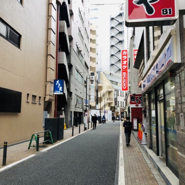 サンシャイン5ビル ビル前面道路