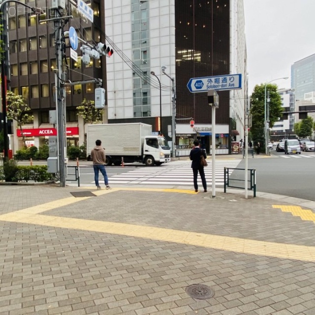 南特許ビル ビル前面道路