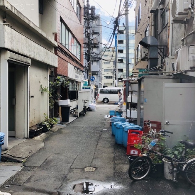 栗田ビル ビル前面道路