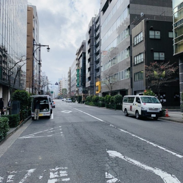 COSMO8 ビル前面道路