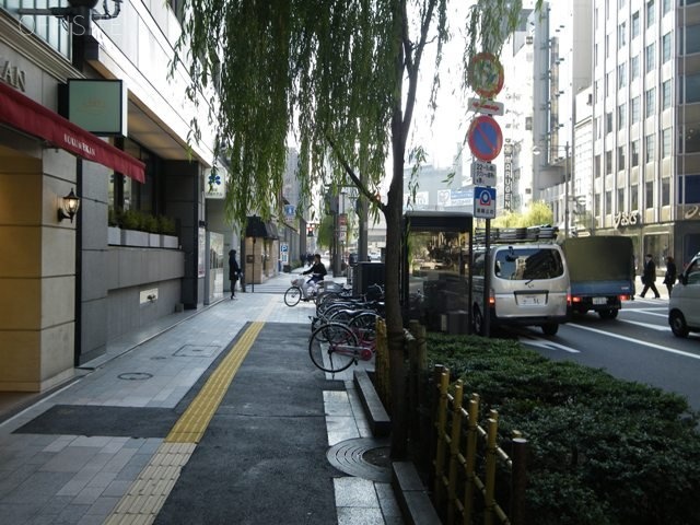 クレグラン銀座ビル ビル前面道路