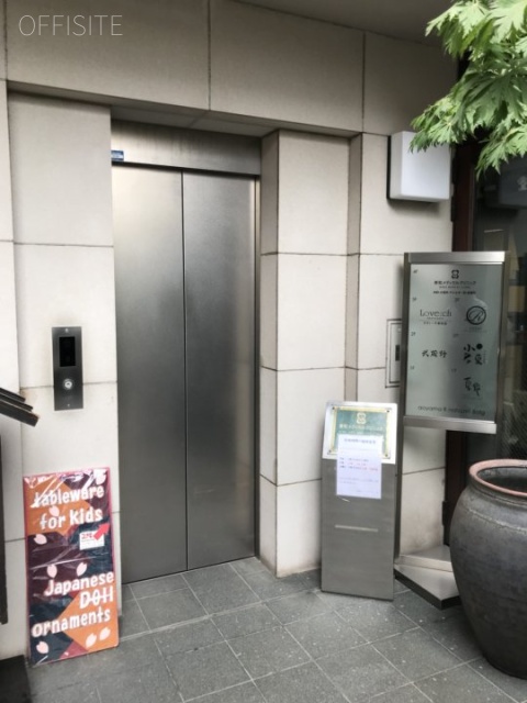 アオヤマアールナツノビル エレベーター