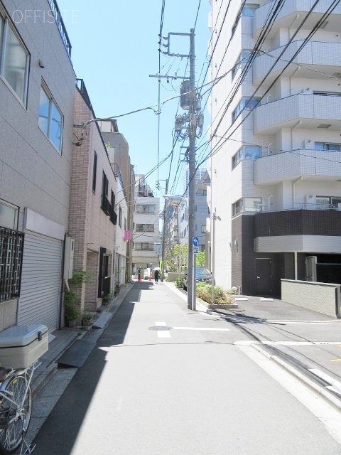 敬誠秋葉原ビル ビル前面道路