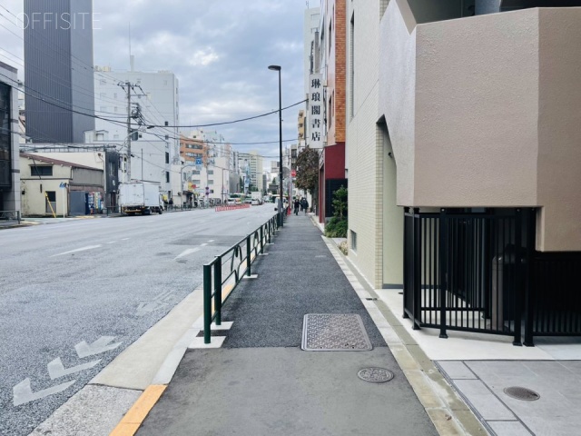 本郷ビル　前面歩道