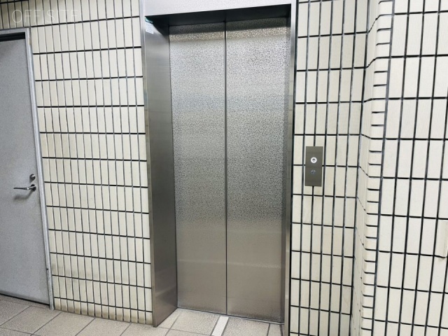 パークビル エレベーター