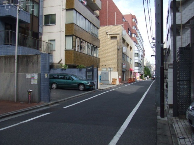 小林ビル ビル前面道路