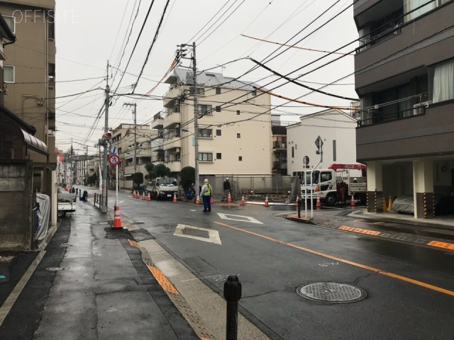 岩崎ビル ビル前面道路