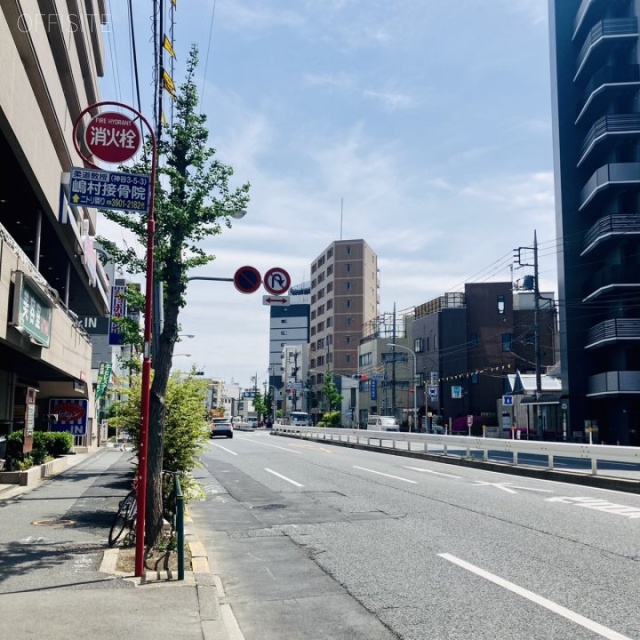 富栄ビル ビル前面道路