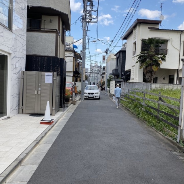 Y.C 表参道ビル ビル前面道路