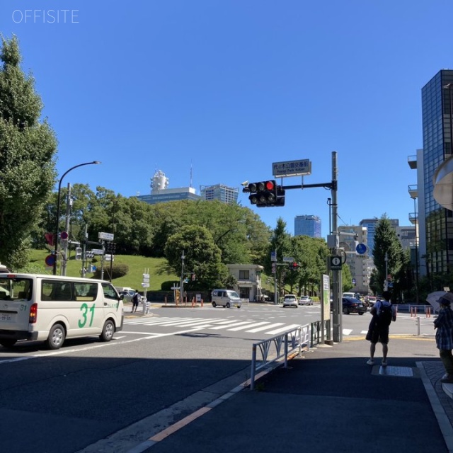 アルシュ代々木 ビル前面道路