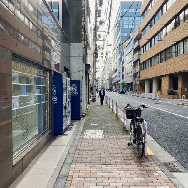 三宅屋ビル 前面歩道