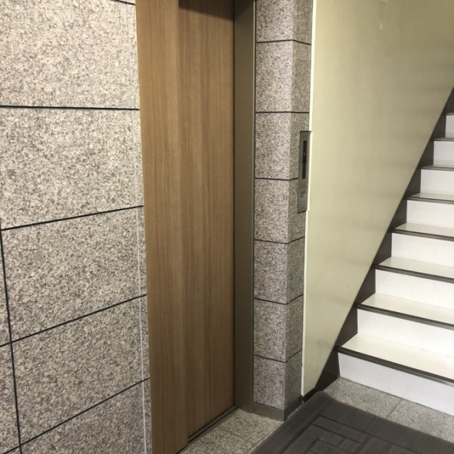 千石屋ビル エレベーター