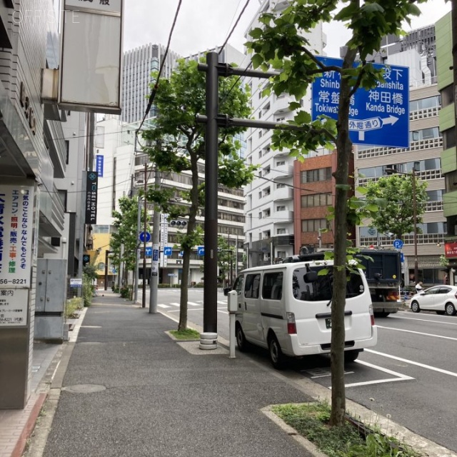 陽光ビル ビル前面道路