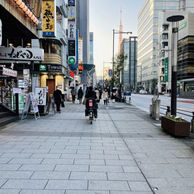 IZUMIビル ビル前面道路