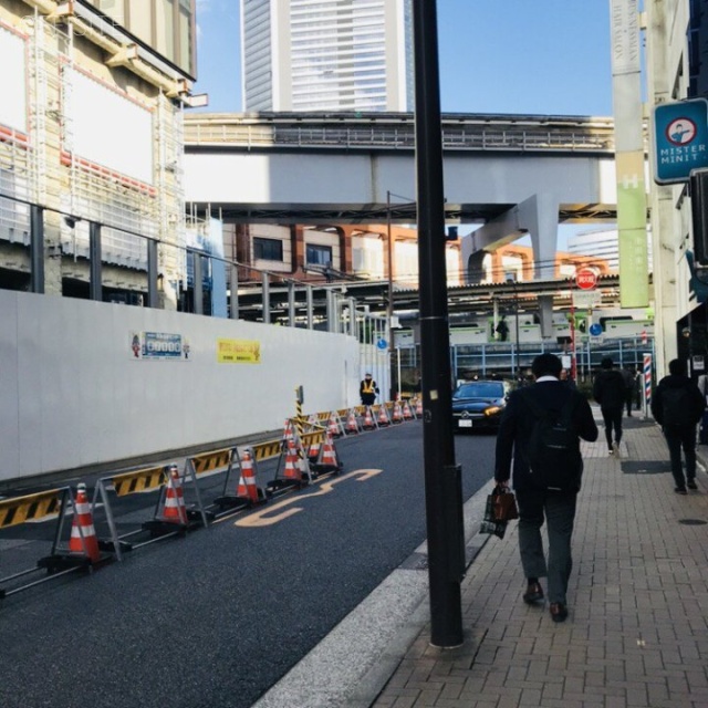 柴野ビル ビル前面道路