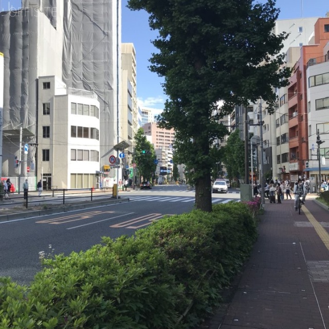 本郷センタービル ビル前面道路