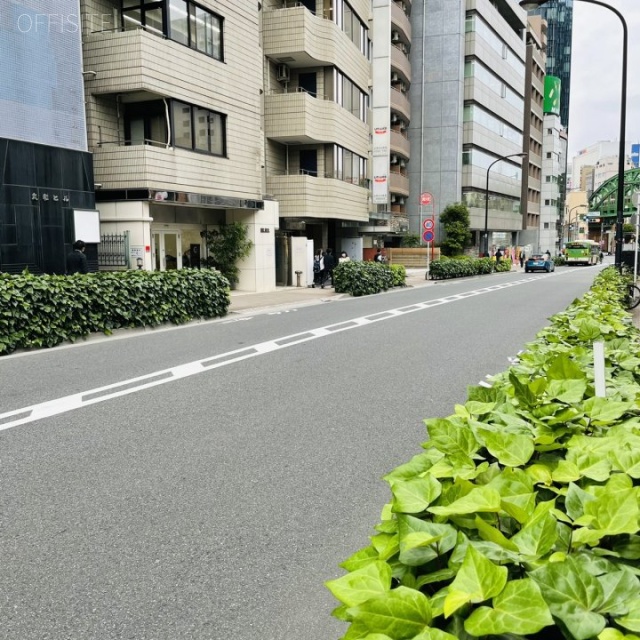 外神田会館 ビル前面道路