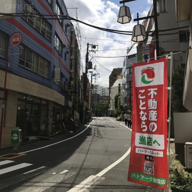 JEY-Oビル ビル前面道路