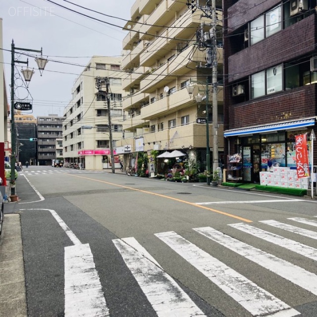 フォルティーノ ビル前面道路