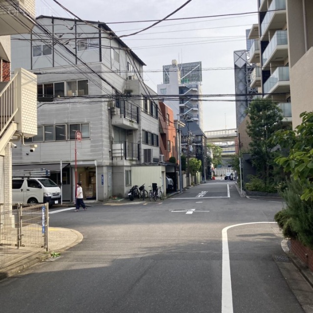 アイザック東麻布 ビル前面道路