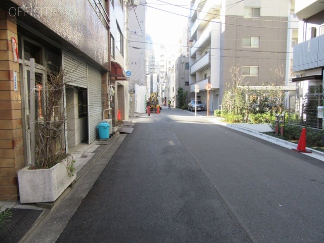 新和ビル ビル前面道路