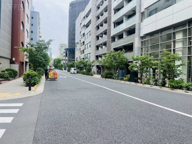 宮城館ビル　前面に御幸通り