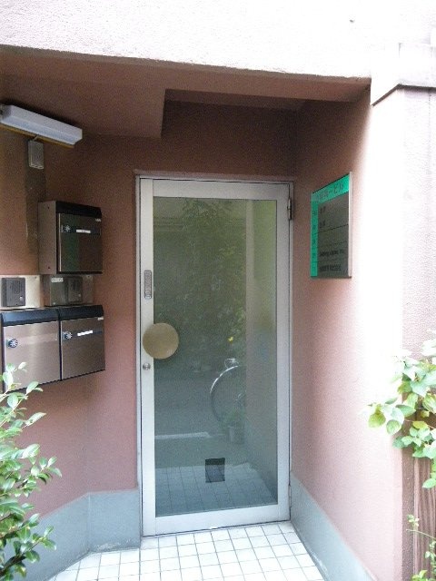 池原ビル エントランス