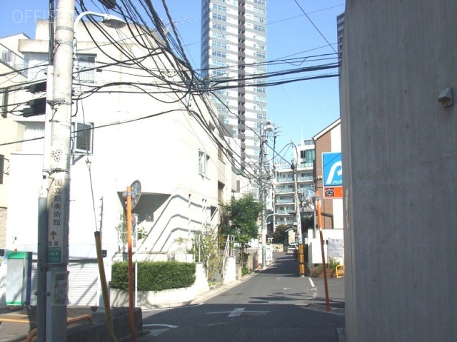 六本木フリーウェイビル ビル前面道路