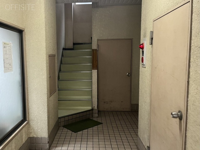 高木ビル　エントランス