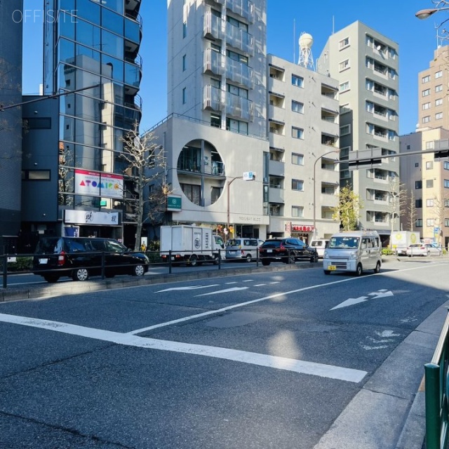 スリーオークスビル 前面道路