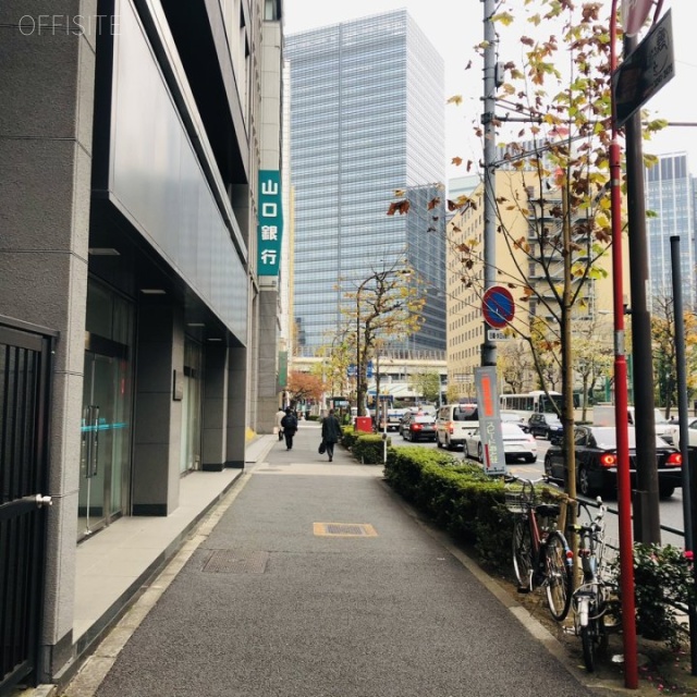 日本橋優和ビル ビル前面道路