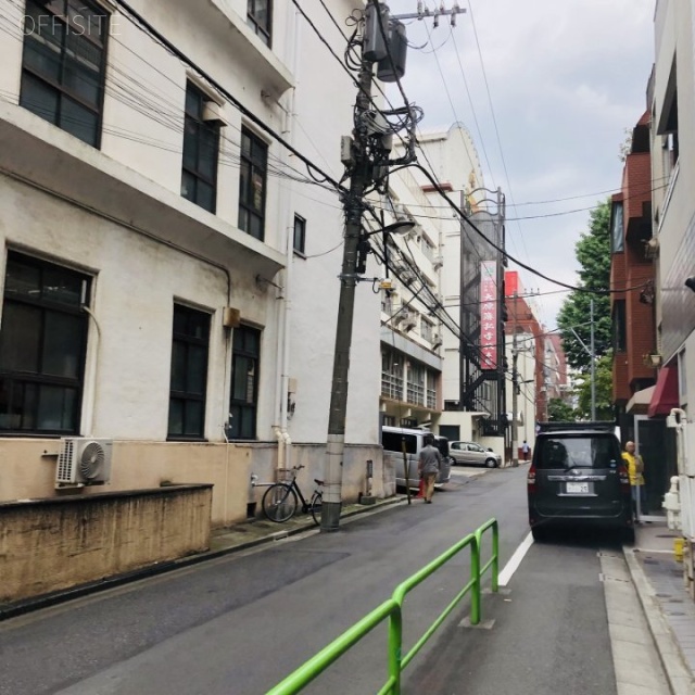 パレスピアビル ビル前面道路