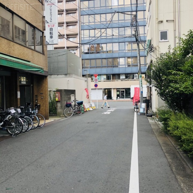 コジマビル ビル前面道路