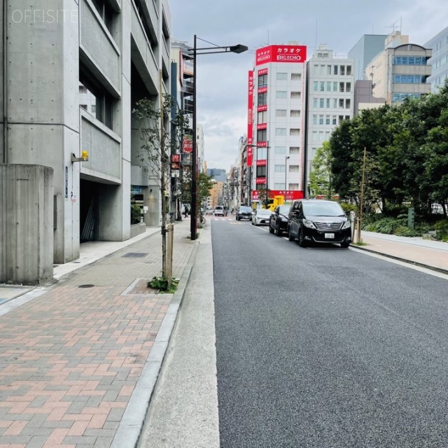 Adsis Daimon ビル前面道路